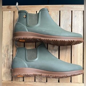 Green Bogs ankle rain boots, size 7
